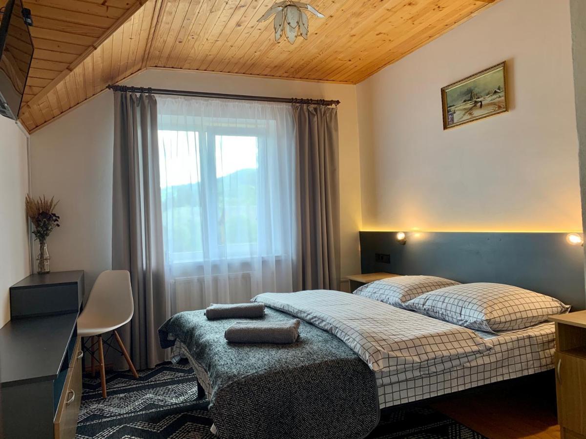 Ніч Над Карпатами Hotel Slavske Ngoại thất bức ảnh