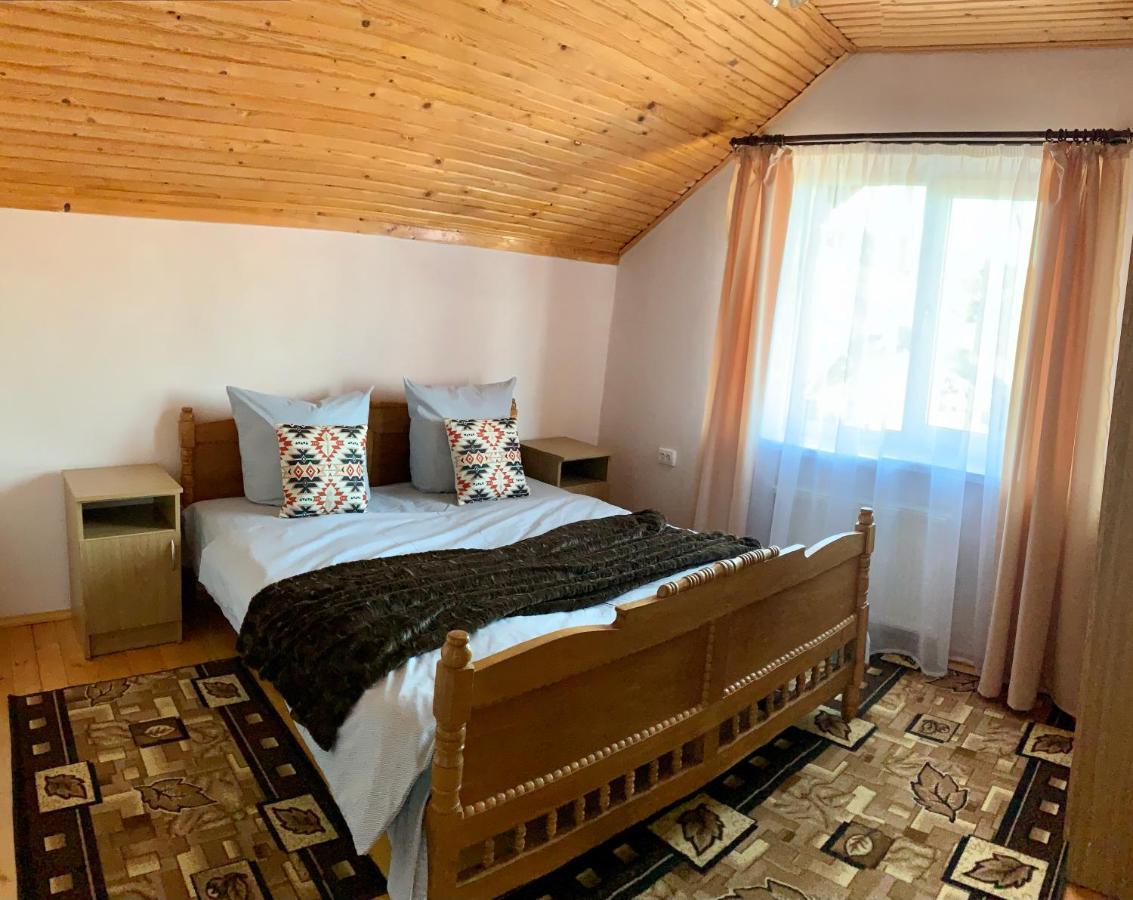 Ніч Над Карпатами Hotel Slavske Ngoại thất bức ảnh