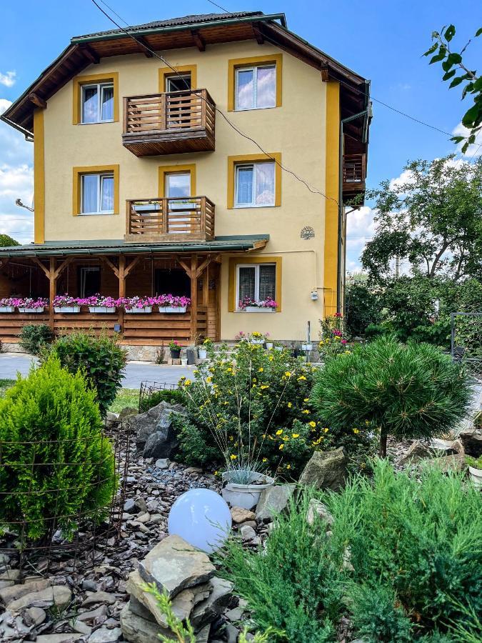 Ніч Над Карпатами Hotel Slavske Ngoại thất bức ảnh