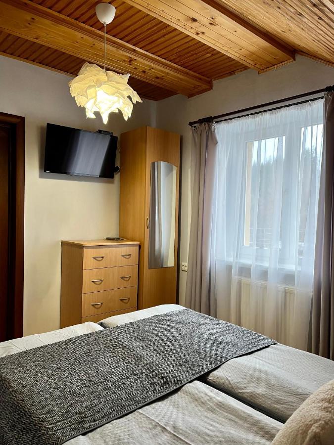 Ніч Над Карпатами Hotel Slavske Ngoại thất bức ảnh