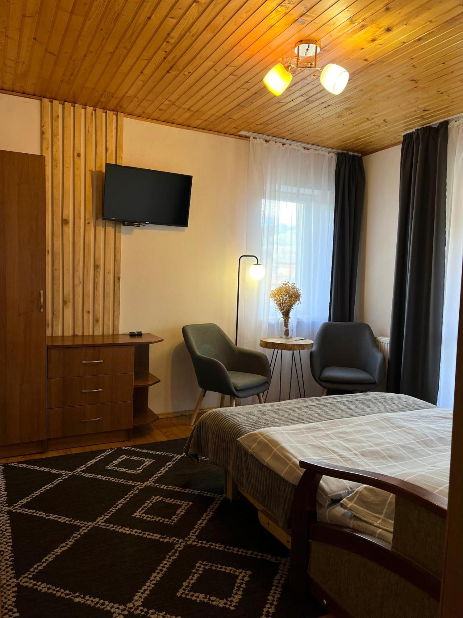 Ніч Над Карпатами Hotel Slavske Ngoại thất bức ảnh